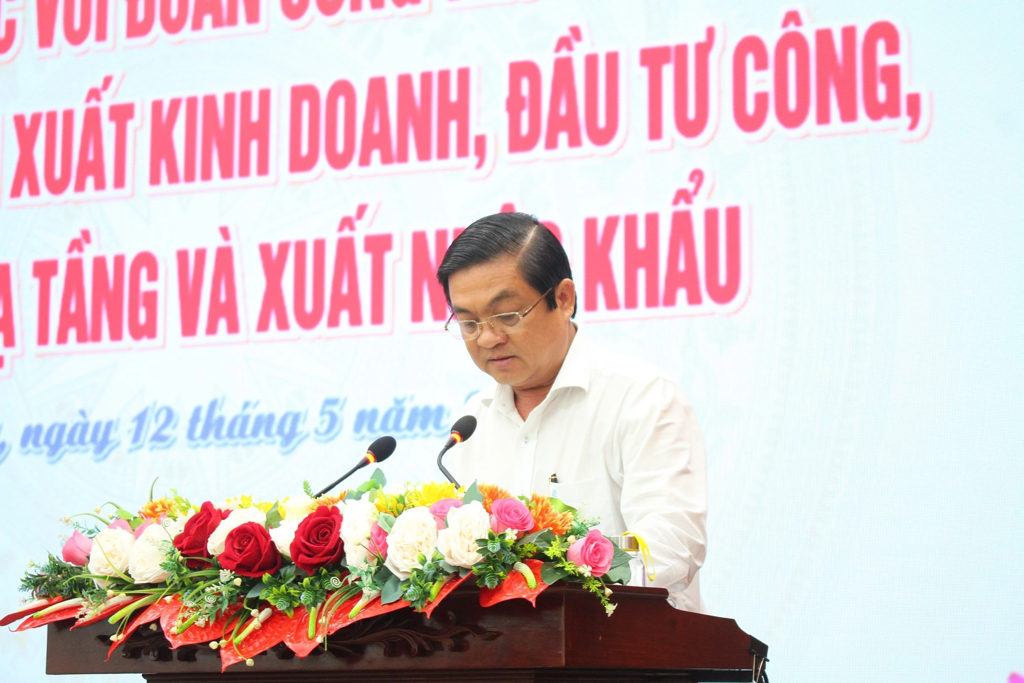 Ông Huỳnh Chí Nguyện, Phó Chủ tịch UBND tỉnh Bạc Liêu báo cáo tình hình sản xuất kinh doanh, Thiên đường trò chơi đổi thưởng MM886 xây dựng, xuất nhập khẩu. Ông Huỳnh Chí Nguyện, Phó Chủ tịch UBND tỉnh Bạc Liêu báo cáo tình hình sản xuất kinh doanh, Thiên đường trò chơi đổi thưởng MM886 xây dựng, xuất nhập khẩu.