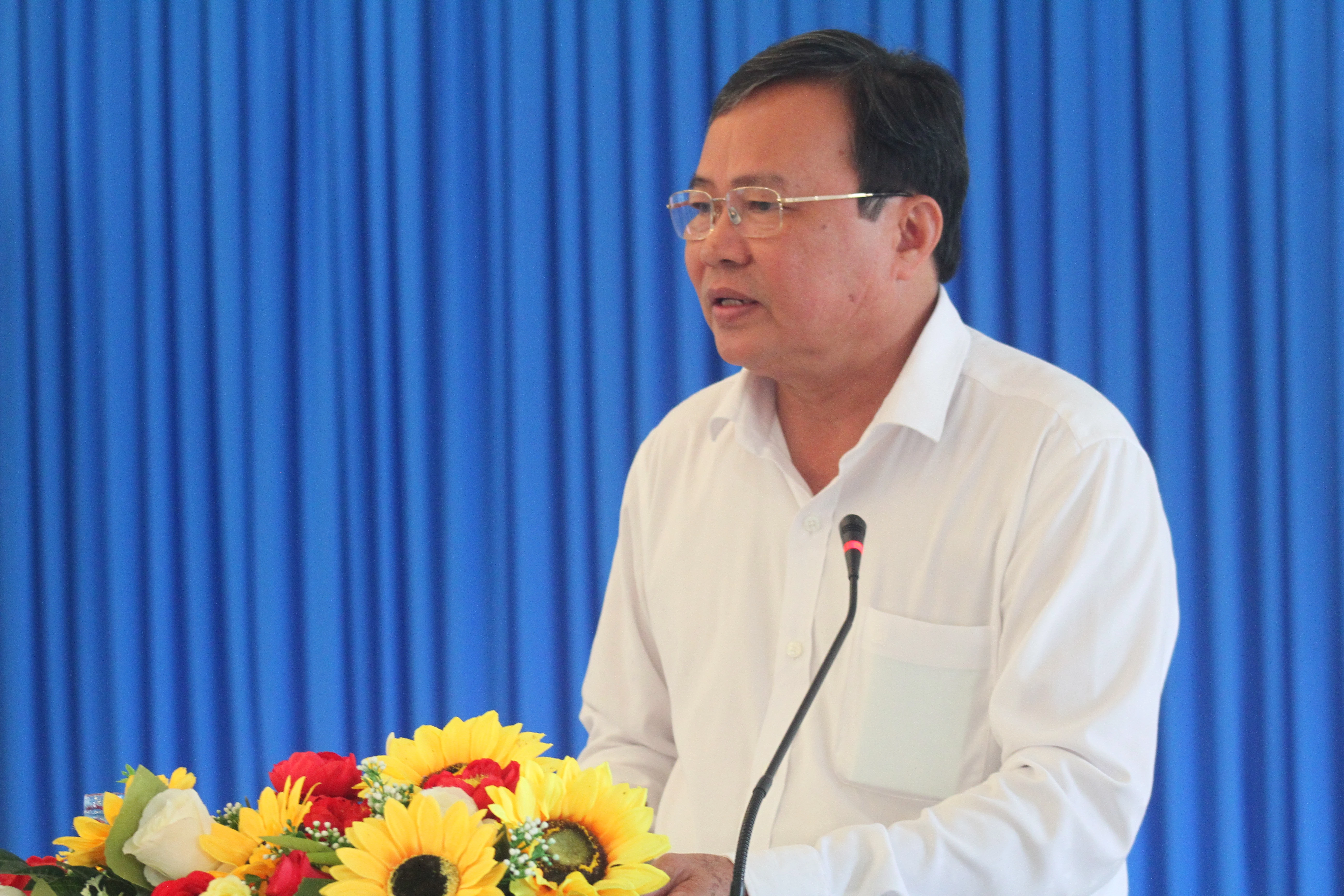 Ông Lê Văn Hẳn, Phó Bí thư Tỉnh ủy, Chủ tịch UBND tỉnh Trà Vinh báo cáo tình hình sản xuất kinh doanh, Thiên đường trò chơi đổi thưởng MM886 công, xây dựng hạ tầng và xuất nhập khẩu trên địa bàn tỉnh. Ông Lê Văn Hẳn, Phó Bí thư Tỉnh ủy, Chủ tịch UBND tỉnh Trà Vinh báo cáo tình hình sản xuất kinh doanh, Thiên đường trò chơi đổi thưởng MM886 công, xây dựng hạ tầng và xuất nhập khẩu trên địa bàn tỉnh.