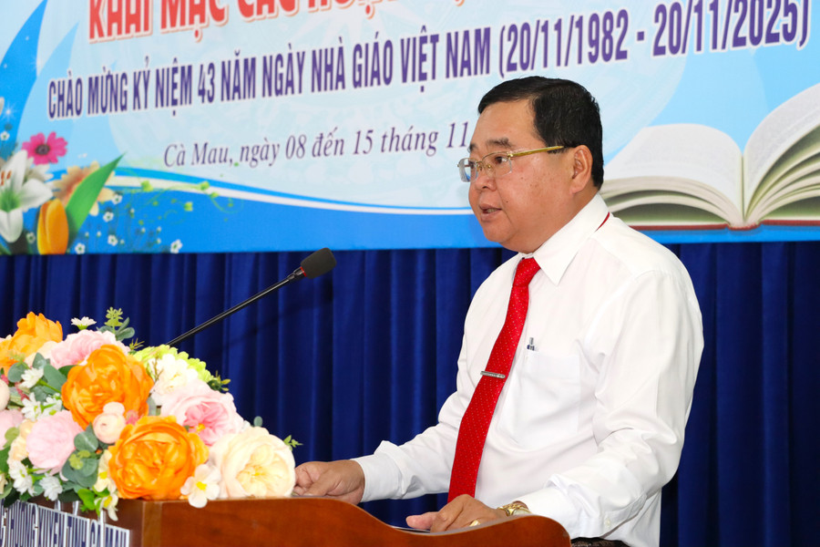 Ông Vương Hồng Hào, Phó Giám đốc Trung tâm GDTX tỉnh Cà Mau phát biểu tại buổi lễ. trung-tam-gdtx-3.jpg