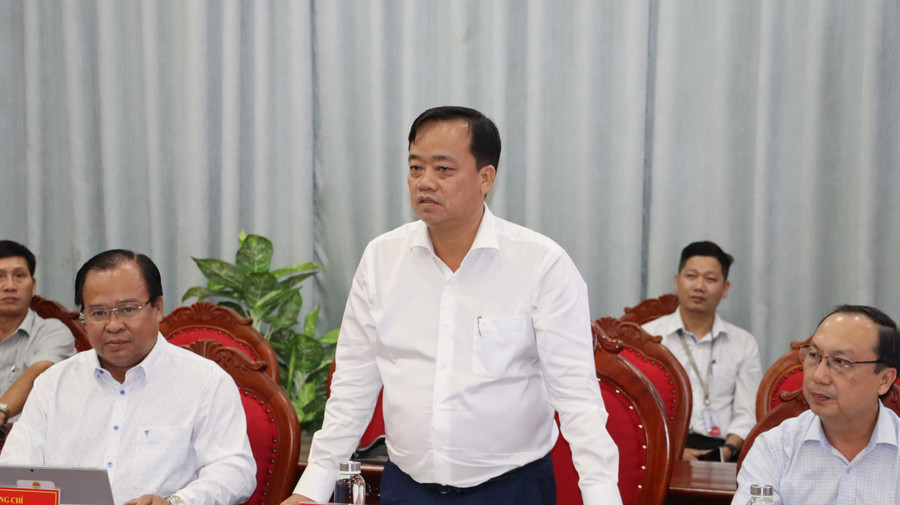 Ông Huỳnh Quốc Việt, Phó Bí thư Thường trực Tỉnh ủy Cà Mau phát biểu tại buổi lễ. img-4440.jpg