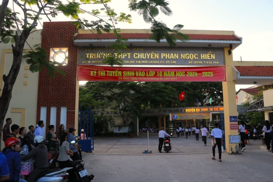 truong-chuyen-phan-ngoc-hien-2.jpg