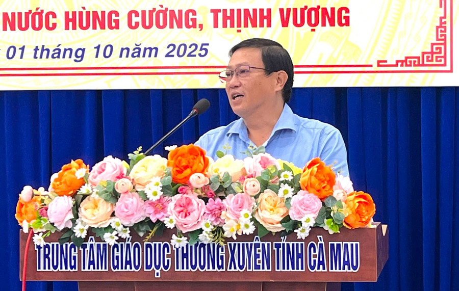 Ông Nguyễn Quốc Tuấn, Giám đốc Trung tâm GDTX tỉnh Cà Mau phát biểu tại buổi lễ. gen-h-hoc-tap-8.jpg