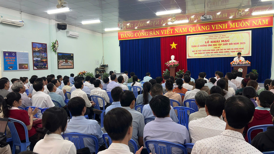 Quang cảnh buổi lễ. gen-h-hoc-tap-14.jpg