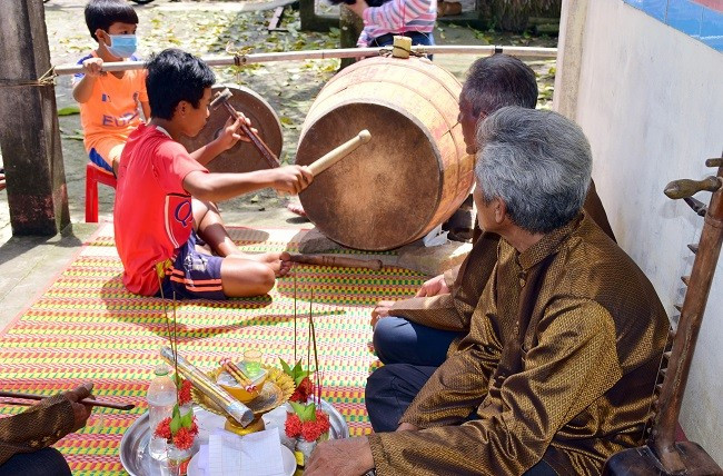 nhac-trong-lon-6.png