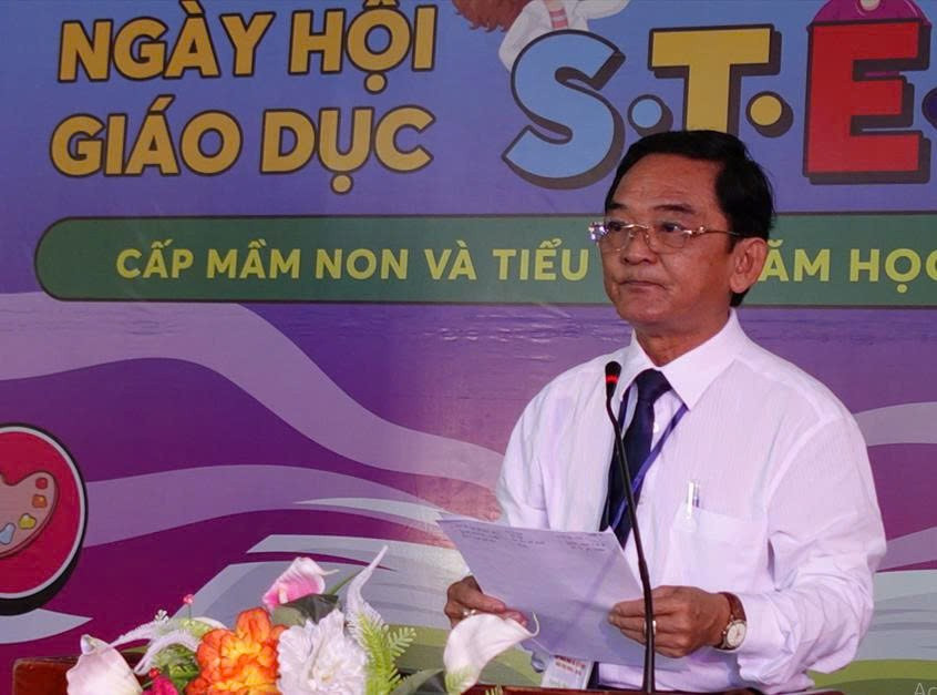 Ông Nguyễn Bá Long - Phó Giám đốc Sở GD&ĐT Cà Mau phát biểu khai mạc. gen-n-ngay-hoi-stem-tieu-hoc-1.jpg