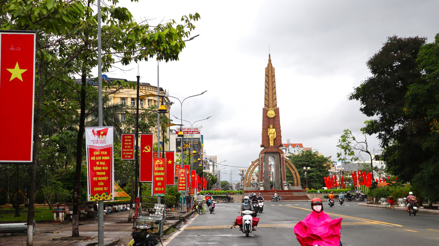 Cà Mau treo cờ, phướn mừng lễ Quốc Khánh 2/9.