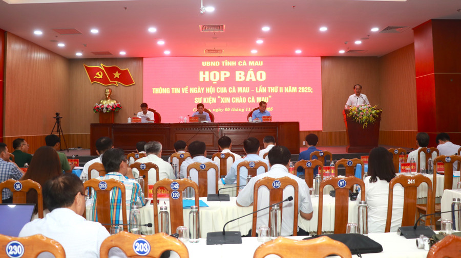 Quang cảnh buổi Họp báo. hop-bao-cua-ca-mau.jpg
