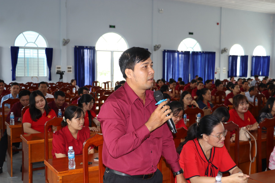 Một Trung Tâm Đăng Nhập MM88 Chính Thức Mới trình bày ý kiến tại hội nghị. img-7707.jpg