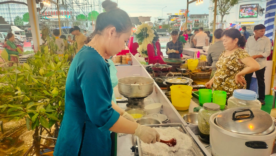 Khâu chuẩn bị nhồi bột che-cua-8.jpg