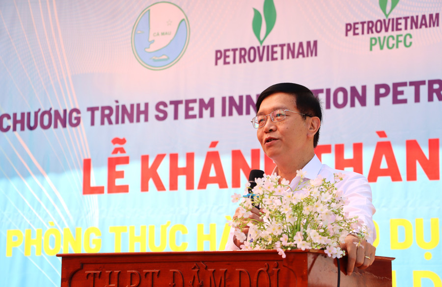 Ông Trần Quang Dũng, Phó Bí thư Thường trực Đảng ủy, Tập đoàn Công nghiệp - Năng lượng Quốc gia Việt Nam phát biểu tại buổi lễ. khanh-thanh-3.jpg