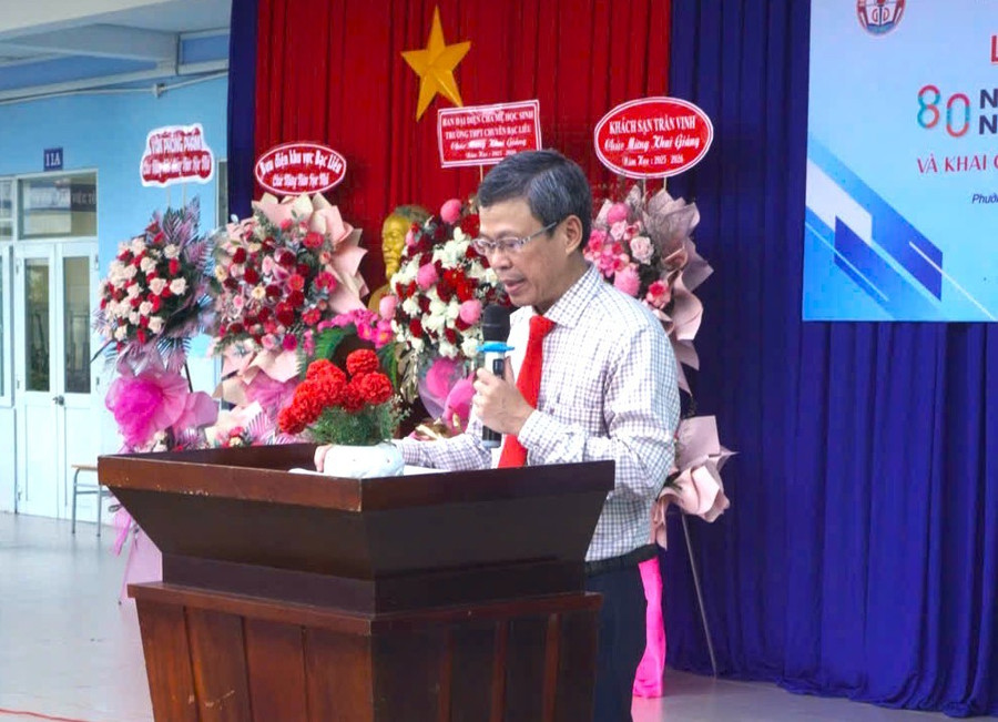 Ông Dương Bình, Hiệu trưởng Trường THPT chuyên Bạc Liêu. gen-h-truong-chuyen-5.jpg