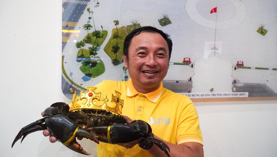 Con cua có trọng lượng lớn nhất được trao vương miện 