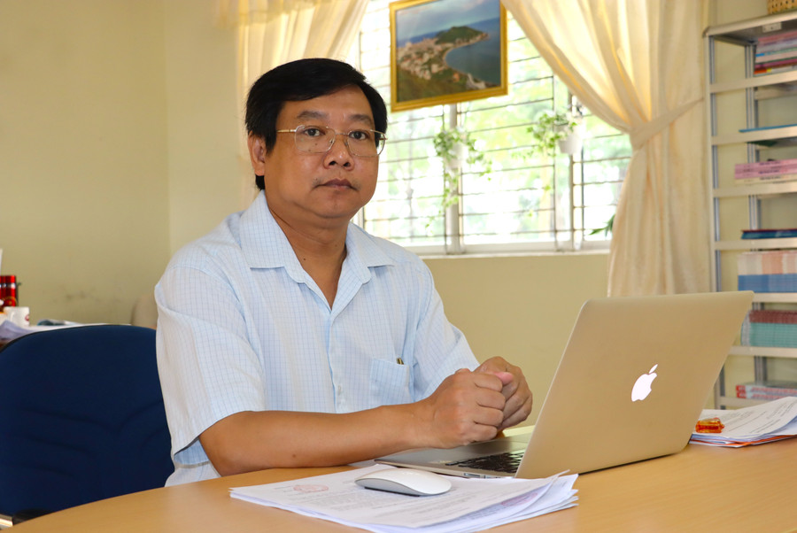 Ông Lê Chí Nguyễn, Hiệu trưởng Trường THPT chuyên Phan Ngọc Hiển. truong-chuyen-7.jpg