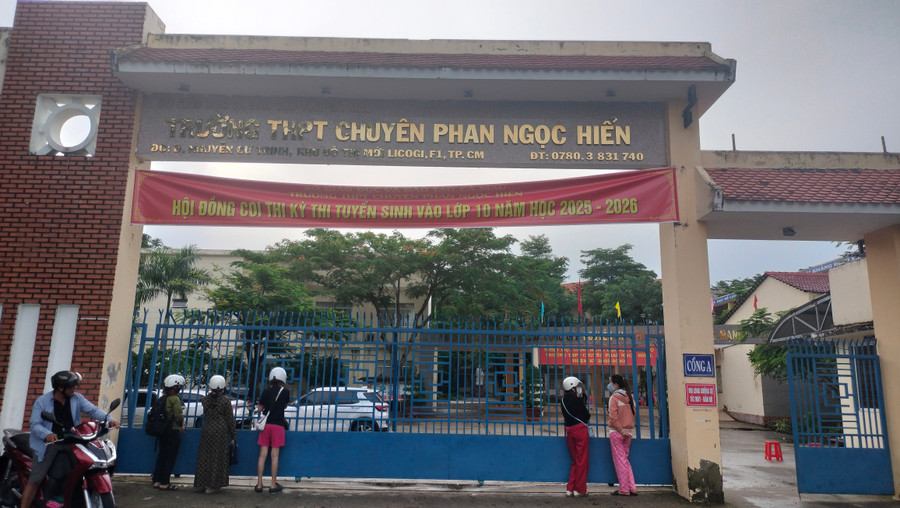 Trường THPT chuyên Phan Ngọc Hiển chỉ tiêu Đăng Ký MM88.COM Ngay +88K không quá 350 MM886 slot game, bắn cá, lô đề, đá gà. truong-chuyen-pnh.jpg