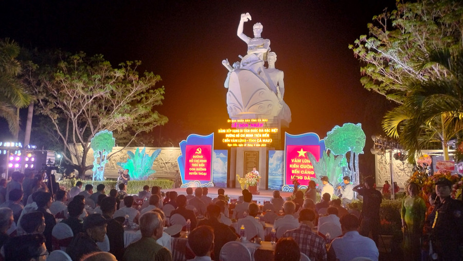 Quang cảnh lễ đón nhận bằng di tích Quốc gia đặc biệt Đường Hồ Chí Minh trên biển, điểm Bến Vàm Lũng, Cà Mau. ben-vam-lung-176.jpg