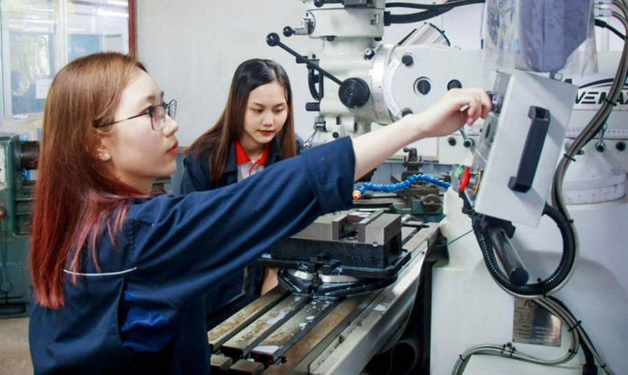 Phòng thực hành tại Trường MM888 bảo mật tuyệt đối Công Thương TPHCM. Ảnh: V.Vũ