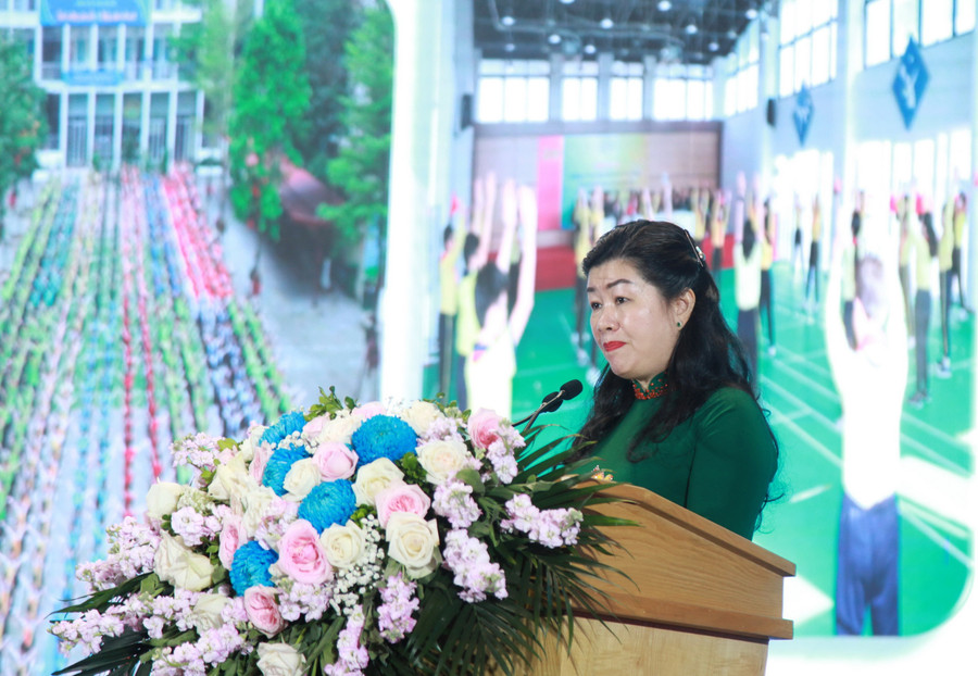 Bà Vương Thị Vân Khánh - Phó Chủ tịch UBND phường Thanh Xuân tham luận tại hội nghị. ha-noi.jpg