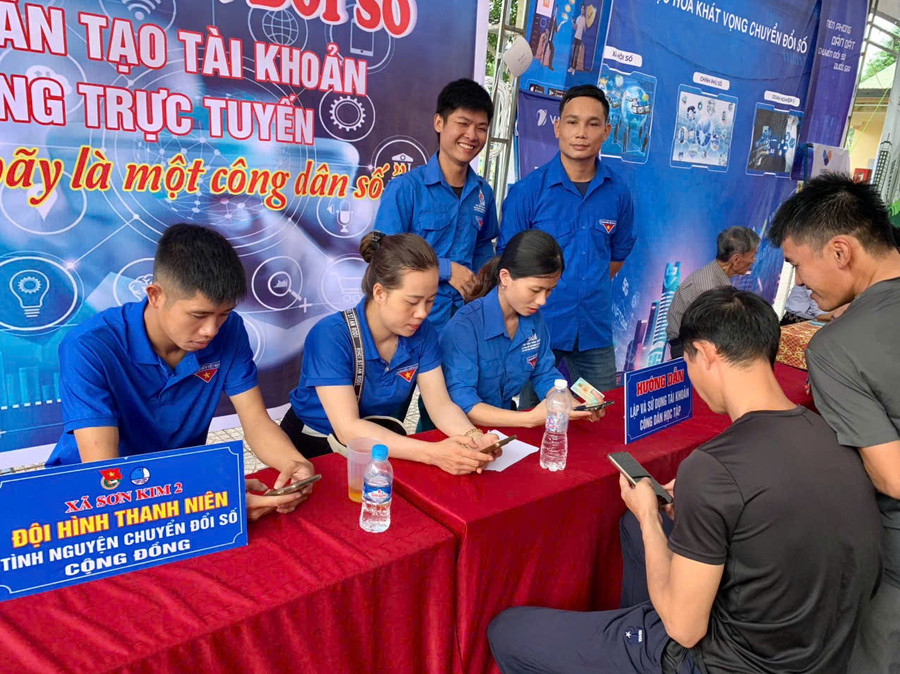 Tỉnh đoàn Hà Tĩnh đã huy động lực lượng đoàn viên, thanh niên tham gia hỗ trợ tại 69/69 trung tâm hành chính công cấp xã trong những ngày đầu sáp nhập. z7319667088526-27153ae255c7684a4242d34e4e35a749-copy.jpg