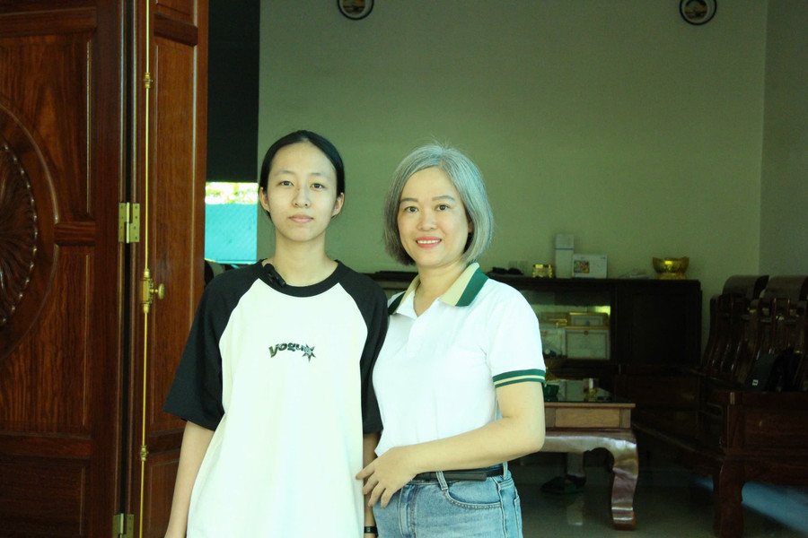 Huyền cùng cô Phạm Thị Phú Hà – Trung Tâm Đăng Nhập MM88 Chính Thức Mới phụ trách đội tuyển MM886 slot game, bắn cá, lô đề, đá gà giỏi Toán Trường THPT Nguyễn Thị Minh Khai. z6810171897938-d0145e4bdfd76b4a5e3bf5dea0f93adc.jpg