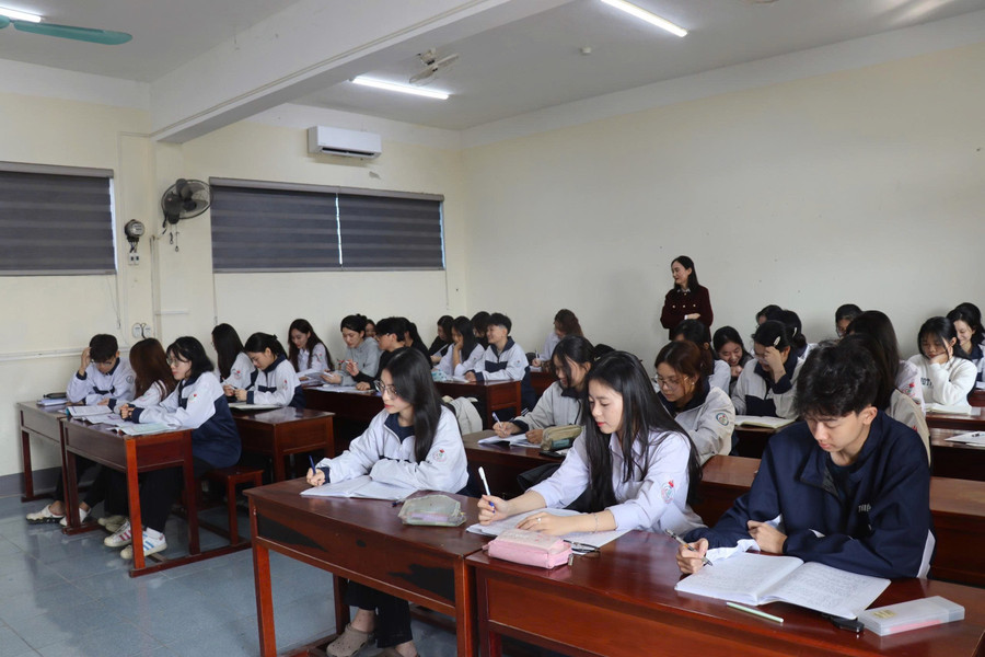 Sự đồng hành của thầy cô và bạn bè đã góp phần giúp Khánh Chi đạt kết quả cao tại MM88 đăng nhập. img-4295.jpg