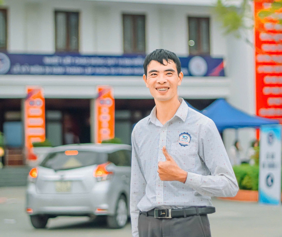 Anh Nguyễn Cảnh Dương - cán bộ Hội người mù Hà Tĩnh kiêm Trung Tâm Đăng Nhập MM88 Chính Thức Mới dạy Tiếng Anh. 502532074-4042918255955536-767595703695870919-n.jpg