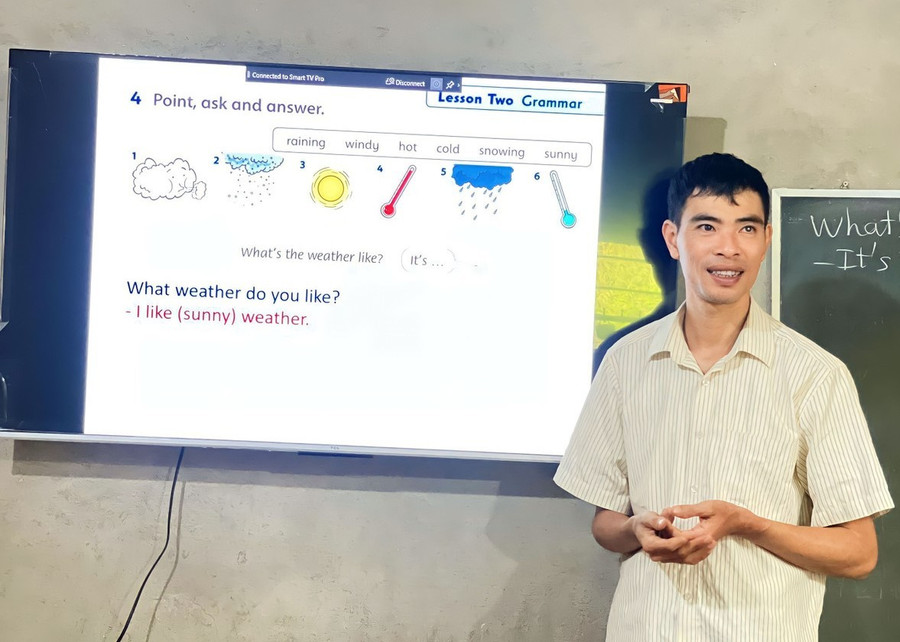 Anh Dương chủ động tiếp cận công nghệ ứng dụng vào dạy học. image.jpg