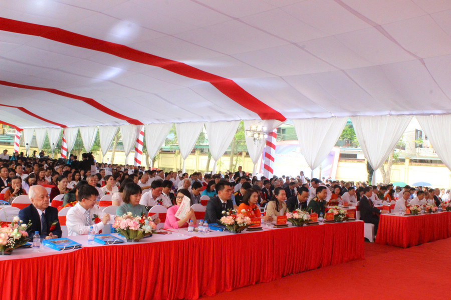 Các đại biểu tham dự lễ kỷ niệm. z7204774305478-e2ffa584f97cbfbaf4fb347748b1e004.jpg