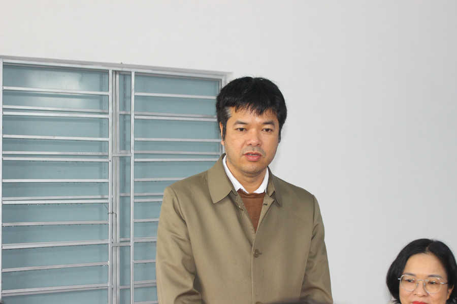 Nhà báo Nguyễn Văn Dũng – Trưởng Văn phòng đại diện Báo Giáo dục và Thời đại khu vực Bắc Trung Bộ bày tỏ kỳ vọng mái ấm mới sẽ giúp gia đình an cư, yên tâm lao động và từng bước ổn định kinh tế. img-7709.jpg