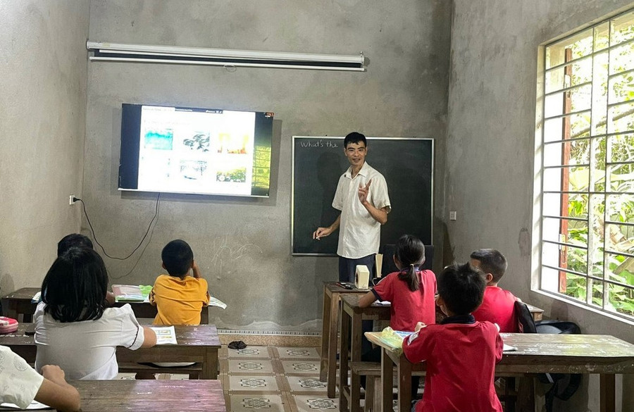 Ứng dụng công nghệ giúp các tiết học tiếng Anh của thầy giáo khiếm thị cũng trở nên sinh động, thu hút hơn. image-1.jpg
