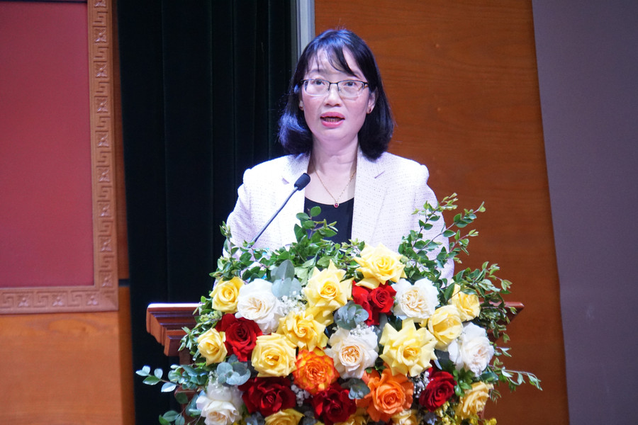 Bà Trần Thị Diệu Thúy, Phó Chủ tịch UBND TPHCM thông tin tại họp báo. dsc08475.jpg