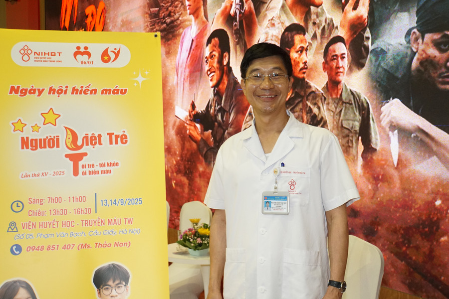 PGS.TS. Bác sĩ Trần Ngọc Quế - Giám đốc Trung tâm Máu quốc gia tại ngày hội hiến máu. Ảnh: Lê Nghĩa. dsc09893.jpg
