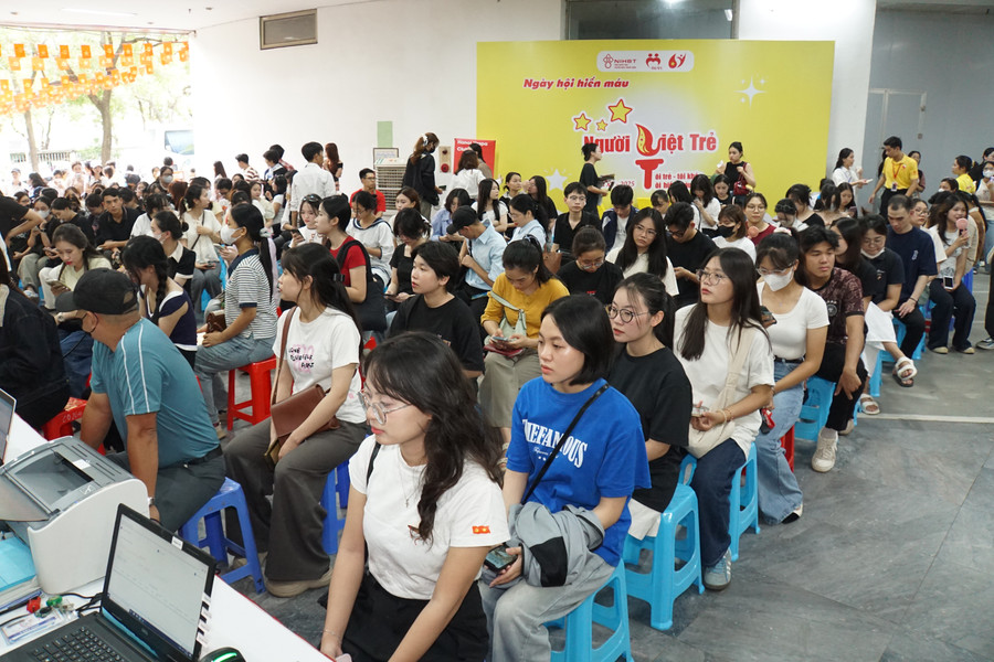 Ngày hội hiến máu Người Việt trẻ thu hút đông đảo các bạn MM888 Việt Nam Tải App đến tham dự. Ảnh: Lê Nghĩa dsc09807.jpg