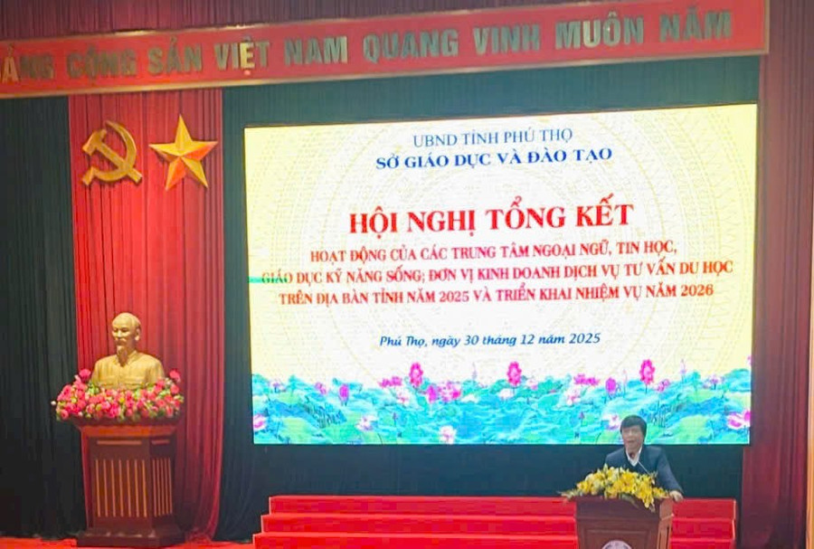 Lãnh đạo Sở GD&ĐT tỉnh Phú Thọ phát biểu.