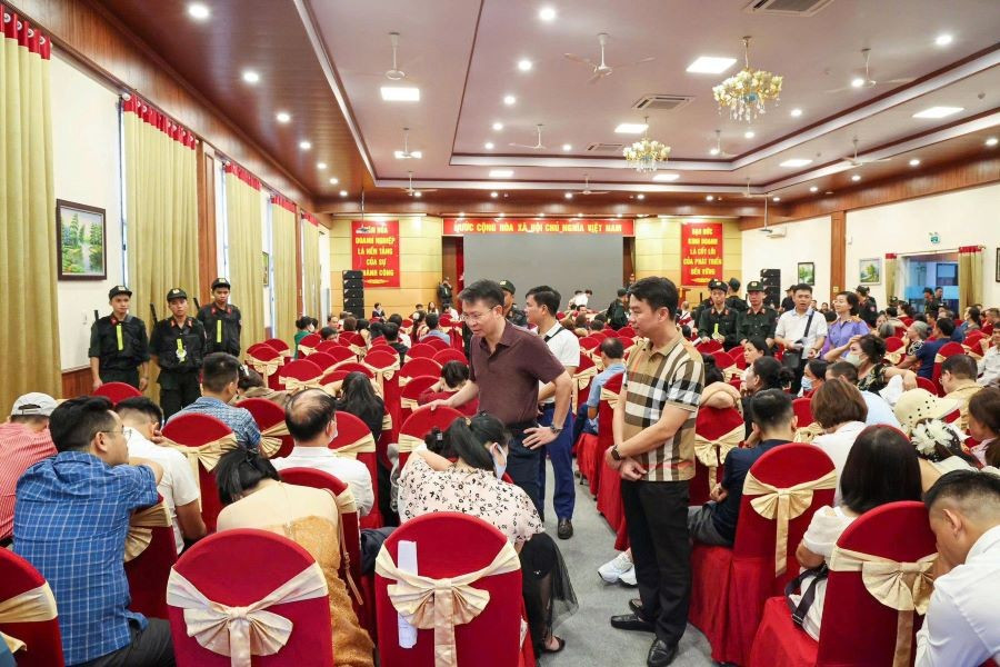 Thiếu tướng Nguyễn Minh Tuấn, Giám đốc 88MM88 kèo WC hôm nay tỉnh Phú Thọ khuyến cáo những người tham gia hội thảo về thủ đoạn của kẻ xấu. Ảnh: 88MM88 kèo WC hôm nay tỉnh Phú Thọ.