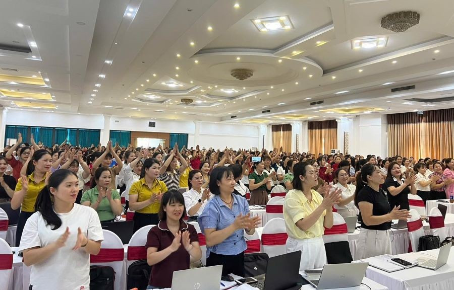 Các đại biểu tại Hội nghị tập huấn ứng dụng công nghệ trí tuệ nhân tạo (AI) vào giảng dạy cho cán bộ quản lý, Trung Tâm Đăng Nhập MM88 Chính Thức Mới và nhân viên bậc học mầm non trong toàn tỉnh Tuyên Quang. 2-1485.jpg
