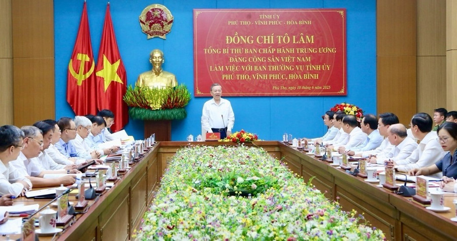 Quang cảnh buổi làm việc. tbt10.jpg