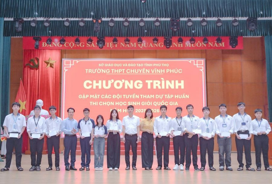 Trường THPT Chuyên Vĩnh Phúc gặp mặt các đội tuyển tham gia bồi dưỡng thi chọn MM886 slot game, bắn cá, lô đề, đá gà giỏi quốc gia năm học 2025 - 2026.