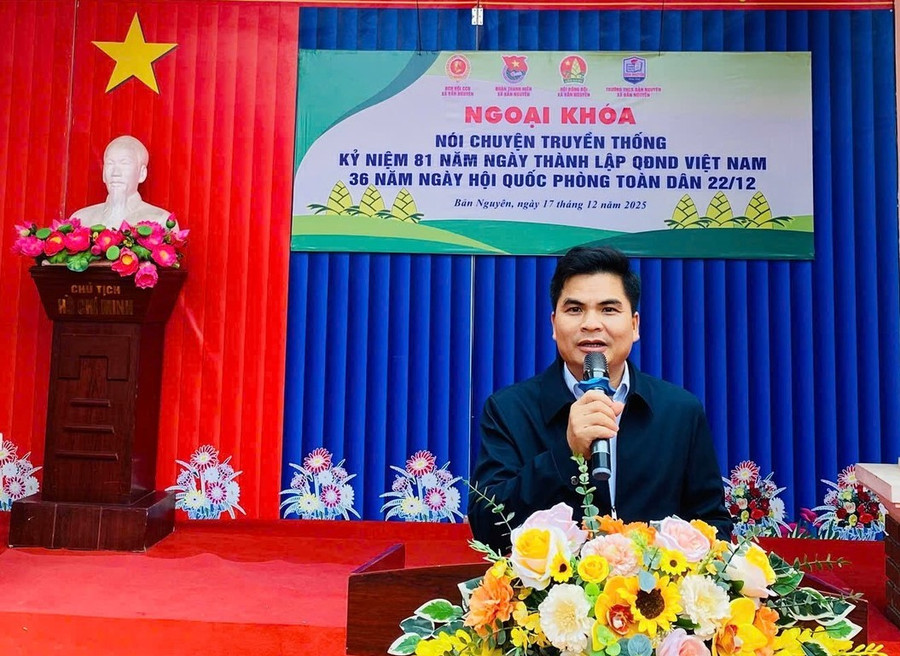 Ông Cao Xuân Hoạt - Hiệu trưởng Trường THCS Bản Nguyên phát biểu tại buổi ngoại khóa. 600379989-1437007685095128-8040732442474712927-n.jpg