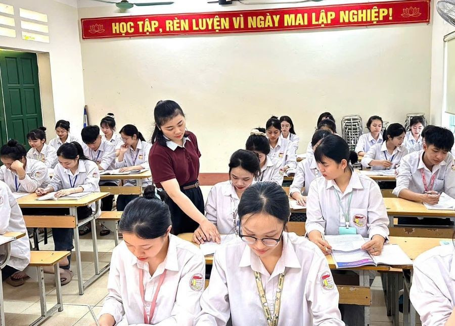 Giờ học của cô và trò Trường THPT Yển Khê.