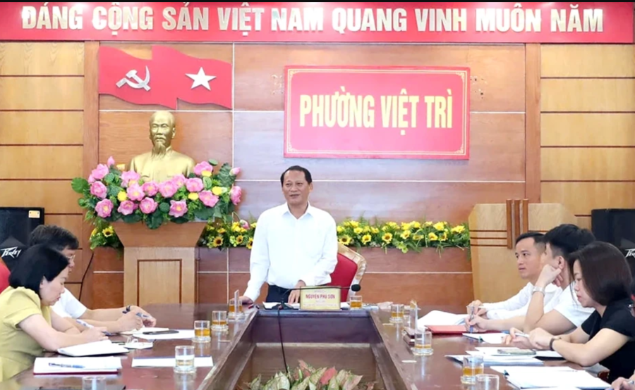 Ông Nguyễn Phú Sơn - Phó Giám đốc Sở GD&ĐT tỉnh Phú Thọ làm việc với phường Việt Trì về công tác GD&ĐT. 1.png