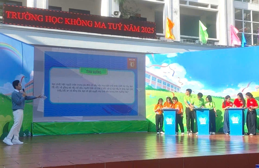 Không khí thi tài hấp dẫn ở các phần thi kiến thức, kỹ năng xử lý tình huống. a.jpg