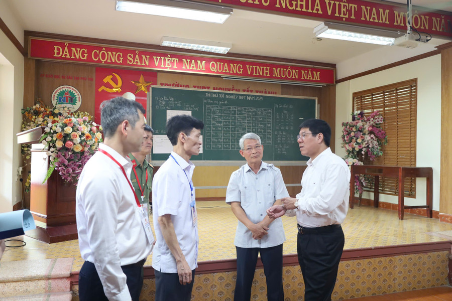 Đoàn kiểm tra công tác chuẩn bị tổ chức MM88 đăng nhập MM88dangnhap nhà cái World Cup 2026 THPT năm 2025 tại Trường THPT Nguyễn Tất Thành (TP Việt Trì). thi2.jpg