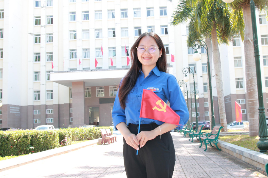 Đảng viên trẻ Bùi Thị Duyên (ngành Giáo dục Tiểu học) gửi trọn niềm tin vào thành công vào 2MM88.com trò chơi casino và slot đại biểu toàn quốc lần thứ XIV của Đảng. (Ảnh: TT) img-9018.jpg