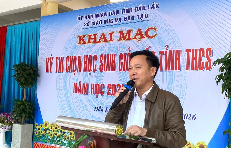 Ông Lưu Tiến Quang, Phó Giám đốc Sở GD&ĐT Đắk Lắk khai mạc MM88 đăng nhập tại Hội đồng thi Trường THPT Buôn Ma Thuột. (Ảnh: Thành Tâm) a-quang-123.jpg