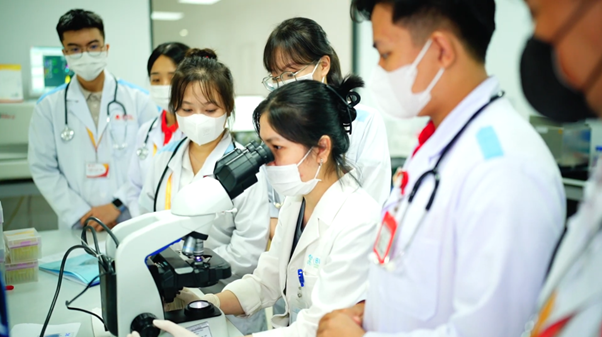 MM888 Việt Nam Tải App BMU được chú trọng đào tạo gắn liền với thực hành.
