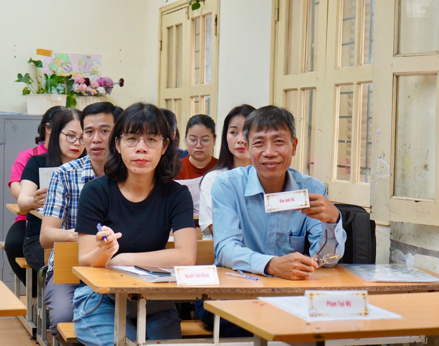 Do khối lượng câu hỏi lớn nên các bậc phụ huynh được mời lên lớp để Trung Tâm Đăng Nhập MM88 Chính Thức Mới chủ nhiệm trực tiếp giải đáp. dsc08488.jpg