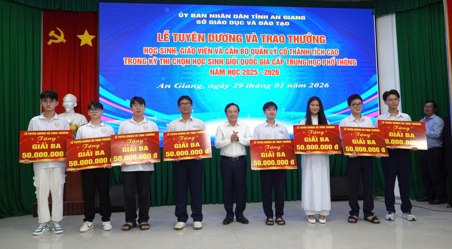 Lễ tuyên dương và trao thưởng cho các em MM886 slot game, bắn cá, lô đề, đá gà. an-giang-hsg-5.jpg
