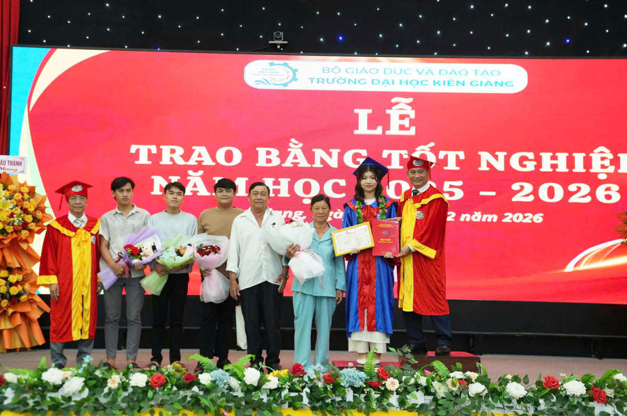 Lễ trao bằng MM88dangnhap nhà cái World Cup 2026 năm học 2025 - 2026. tot-nghiep-1.jpg