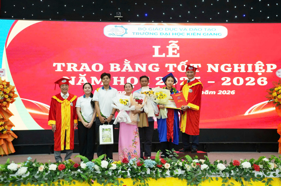 tot-nghiep-01.jpg