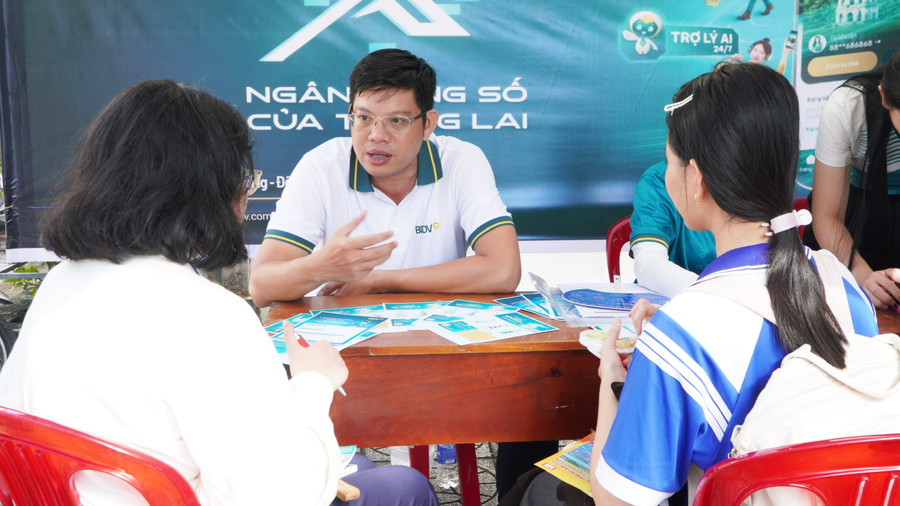 tuyen-sinh-111.jpg